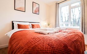 Bright And Well-Kept 2 Bed Flat! Russell Square